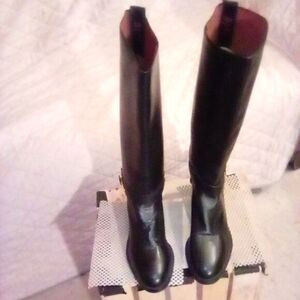 Black stylish boots W/Gold Buckle